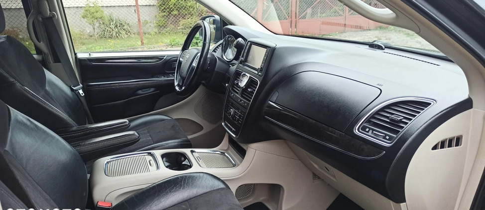 Lancia Voyager cena 45900 przebieg: 199000, rok produkcji 2013 z Radom małe 326